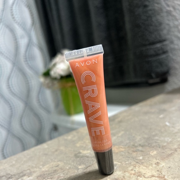 AVON lip gloss - Picture 3 of 3
